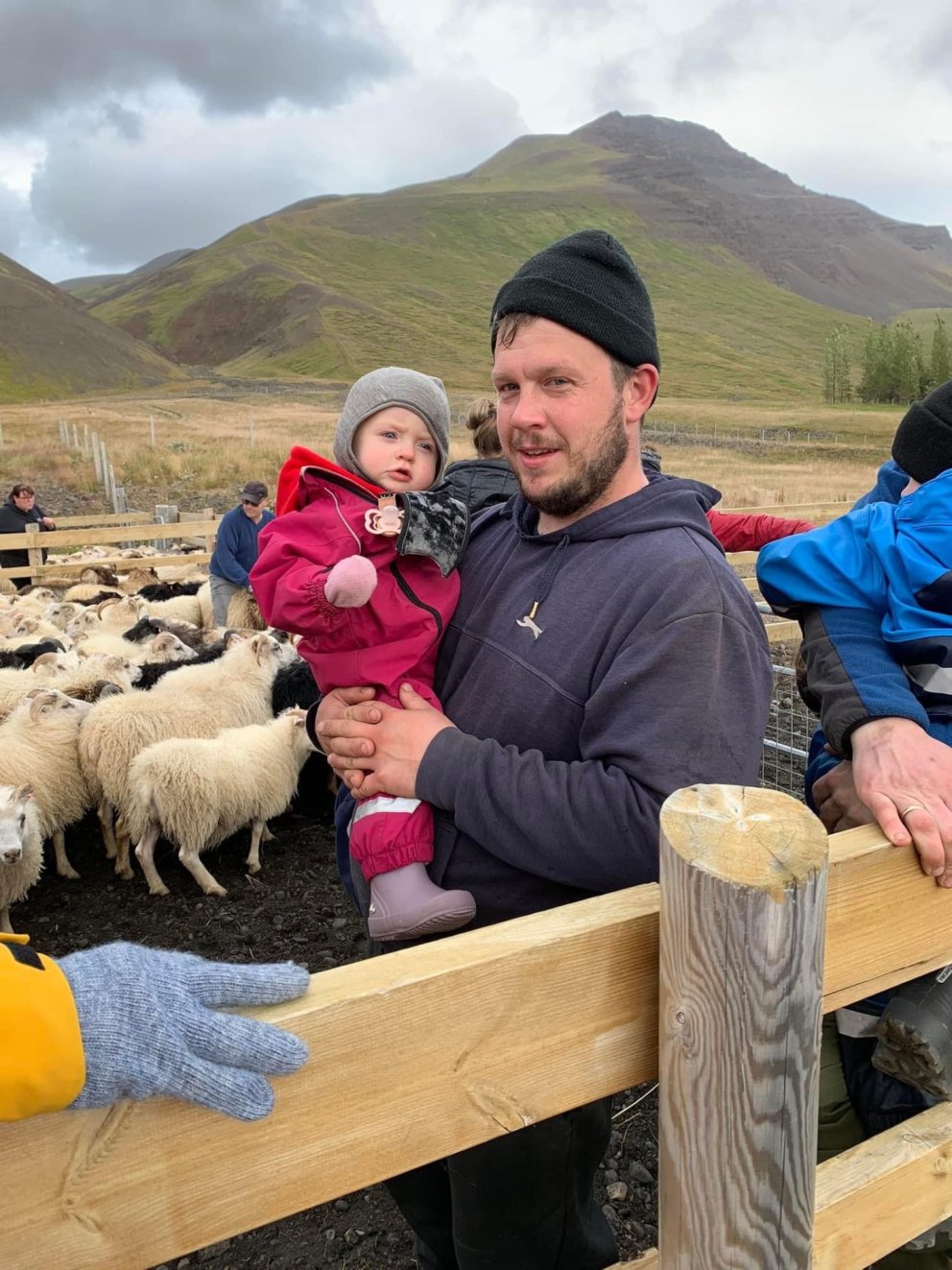 Rúnar í réttum með dóttur sinni, Lilju Björgu.MYND AÐSEND