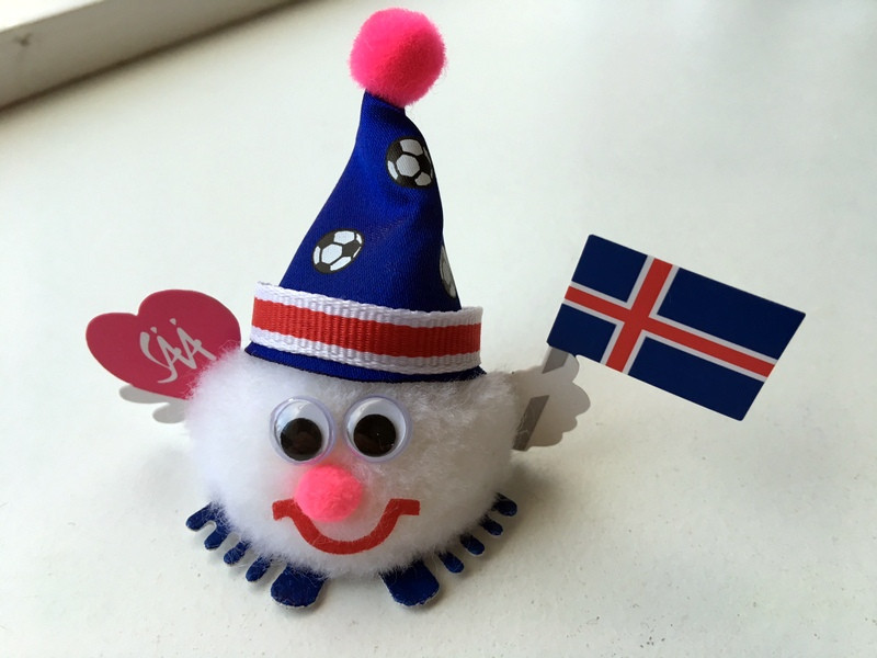 Álfurinn er hinn þjóðlegasti og virðist hyggja á ferð á HM.