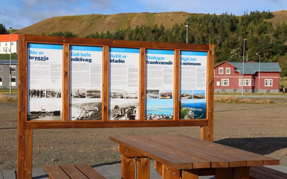 Saga Sauðárkrókshafnar er við aðstöðuhúsið við smábátabryggjuna. Svæðið bíður enn þess að vera tekið í gegn þannig að sómi verði að. MYND: ÓAB
