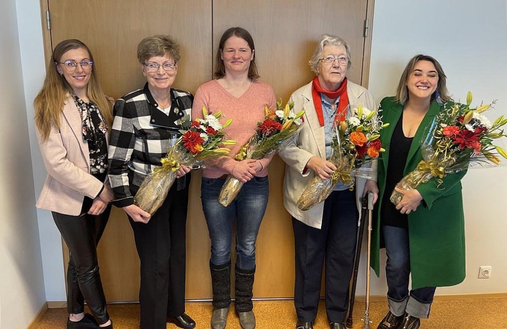 Samfélagsviðurkenningarhafar ásamt Gerði Rósu formanni félagsmálaráðs. MYND AF VEF HÚNAÞINGS VESTRA