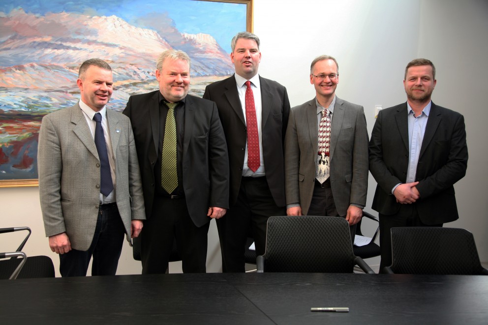 Samningamenn bænda ásamt ráðherra. Frá vinstri: Gunnar Þorgeirsson, Sigurður Ingi Jóhannsson, Sindri Sigurgeirsson, Sigurður Loftsson og Þórarinn Ingi Pétursson. Mynd/Bondi.is