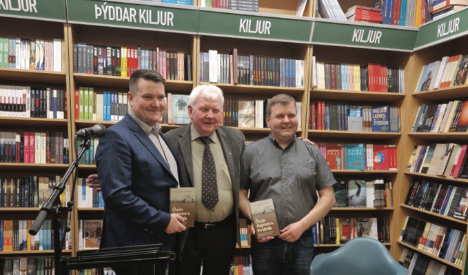 Magnús fyrir miðju ásamt sonum sínum; Þorgils (t.v.) og Ólafi. MYND AÐSEND