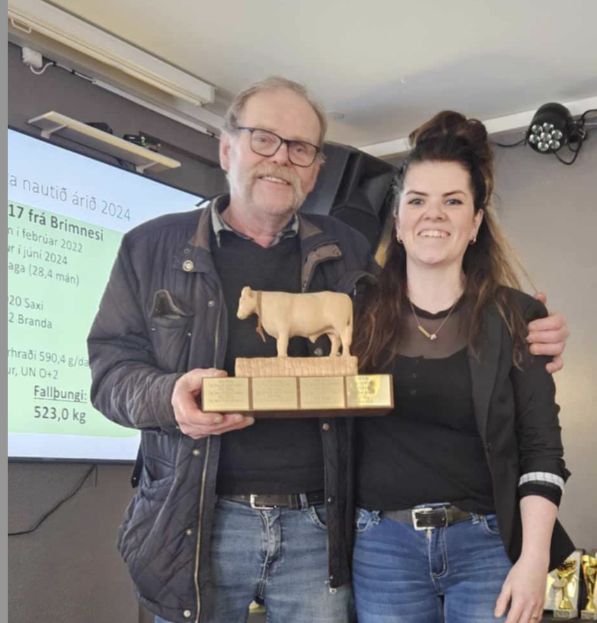 Halldór í Brimnesi ásamt Þórdísi formanni Félags kúabænda í Skagafirði. MYND AÐSEND