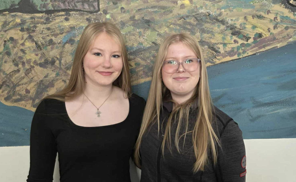 Bettý Lilja og Íris Lilja höfundar lagsins Aftur heim. MYND VALA