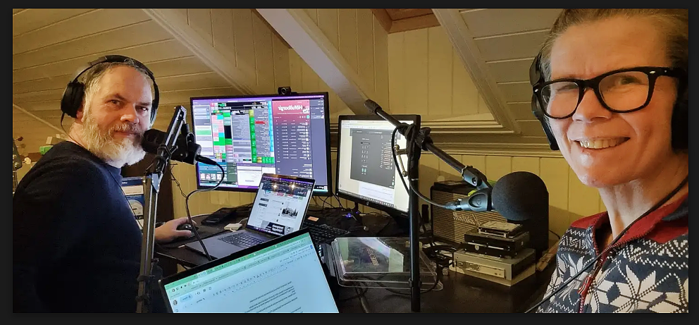 Palli og Helga á þeim tíma sem þau „...voru frægir þátttastjórnendur í Gestaherberginu á FM Trölla.“ MYNDIR AÐSENDAR