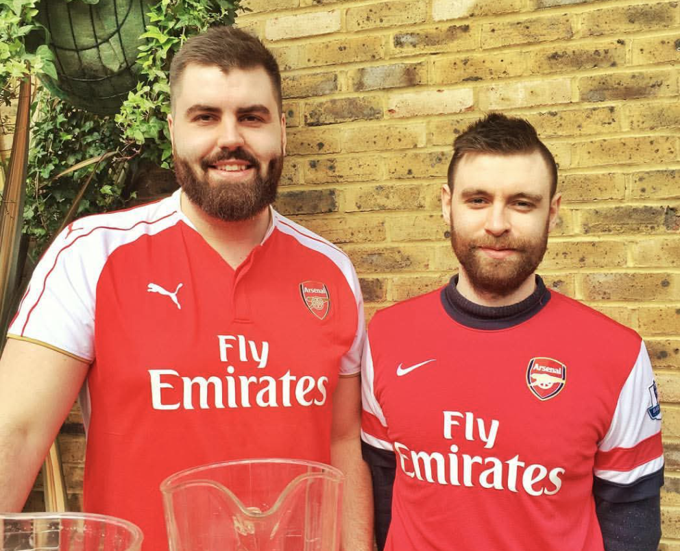 Þarna eru þeir bræður, Sævar (til hægri) og Egill, á Gunnerspub á leiðinni á leik hjá Tottenham og Arsenal.  MYND AÐSEND