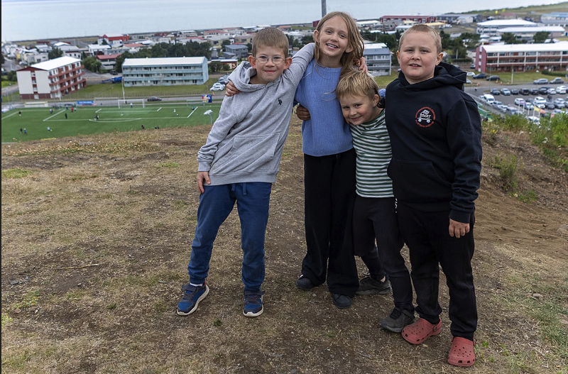 Nokkrir eldhressir keppendur í tröppuhlaup komnir upp á Nafir. MYND: UMFÍ