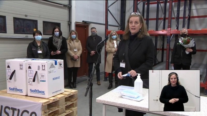 Frá kynningarfundi við móttöku bóluefnisins í morgun. Skjáskot af upptöku á vef Ríkisútvarpsins