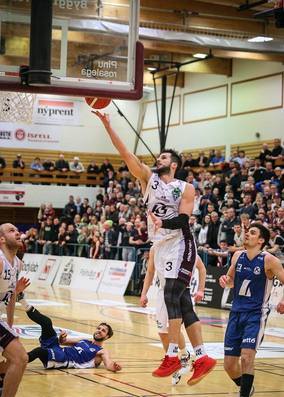 Zoran Vrkic gerir sigurkörfu leiksins. MYND: HJALTI ÁRNA