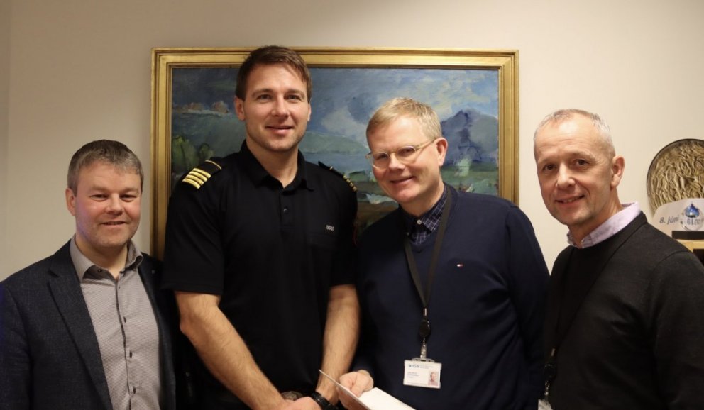 Sigfús Ingi Sigfússon sveitastjóri, Svavar Atli Birgisson slökkviliðsstjóri, Jón Helgi Björnsson forstjóri HSN og Örn Ragnarsson framkvæmdastjóri lækninga HSN við undirritun samningsins. Mynd: skagafjordur.is.