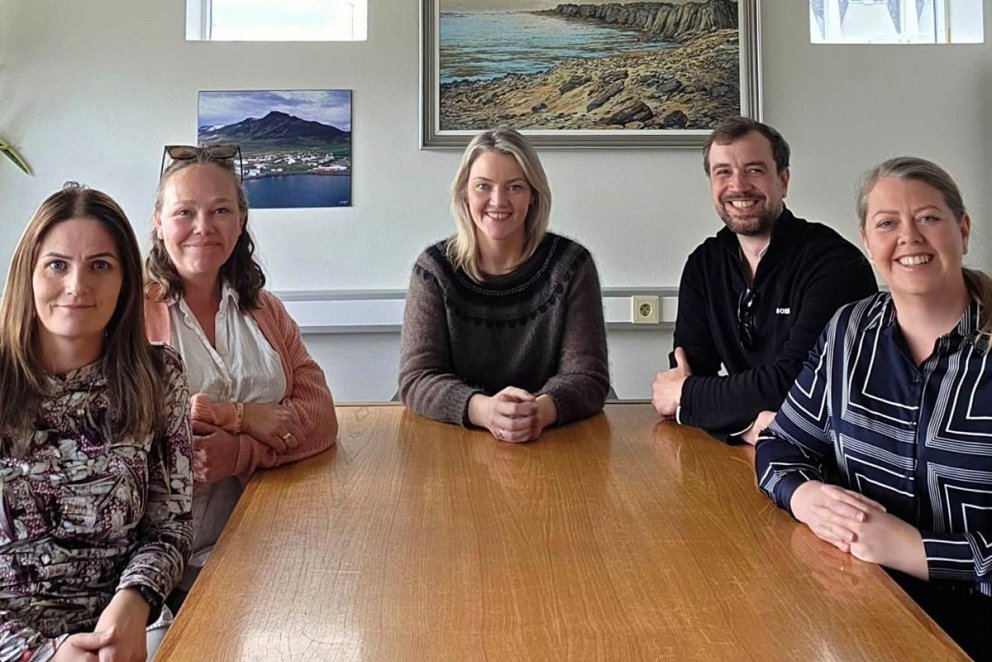 Ný sveitarstjórn Skagastrandar. Frá vinstri: Vigdís Elva, Ástrós (sem sat fundinn í fjarveru Ragnars), Ragnheiður Erla oddviti, Davíð Birkir og Eydís Inga varaoddviti. MYND AF SKAGASTRÖND.IS