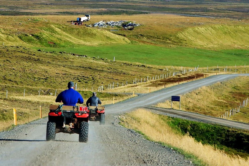 Ekið á vestanverðum Skaga. MYND: ÓAB