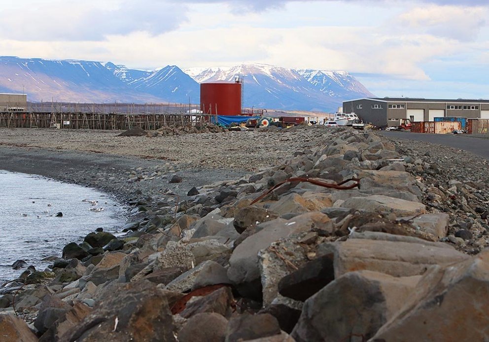 Þennan garð þarf að hækka um allt að metra. MYND: ÓAB