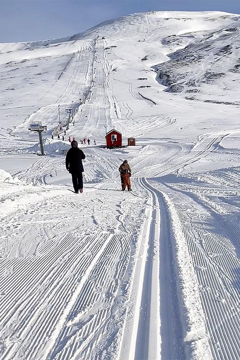 Skjáskot af myndbandi á síðu Skíðasvæðis Tindastóls frá því um hádegi í dag.