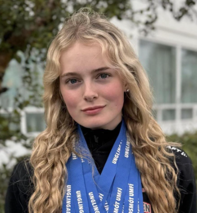 Súsanna með verðlaunin sín eftir Unglingalandsmótið í sumar. Mynd tekin af heimasíðu UMSS.
