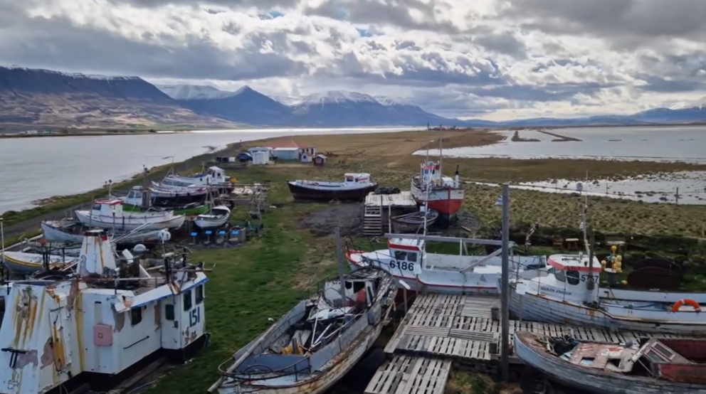 Hér sést í bæði Ytri og syðri Húsabakka og hvernig vötnin hafa flætt yfir allt hjá þeim. Mynd: Þorgrímur Ómar
