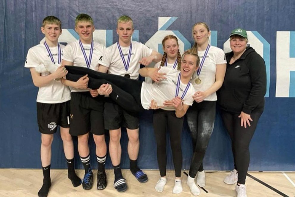 Lið Varmahlíðarskóla í Skólahreysti 2023 ásamt Línu þjálfara. MYND AF SÍÐU VARMAHLÍÐARSKOLA