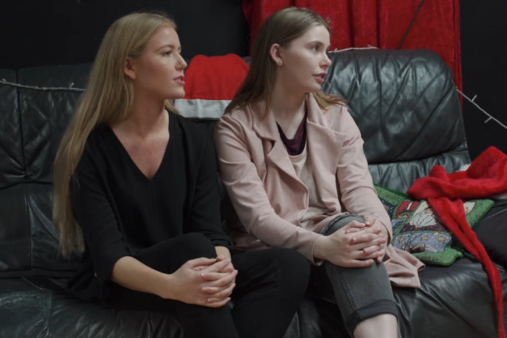 Elín Sveinsdóttir og Helga Sól Árnadóttir í þættinum Skottujól. Skjáskot úr þættinum.