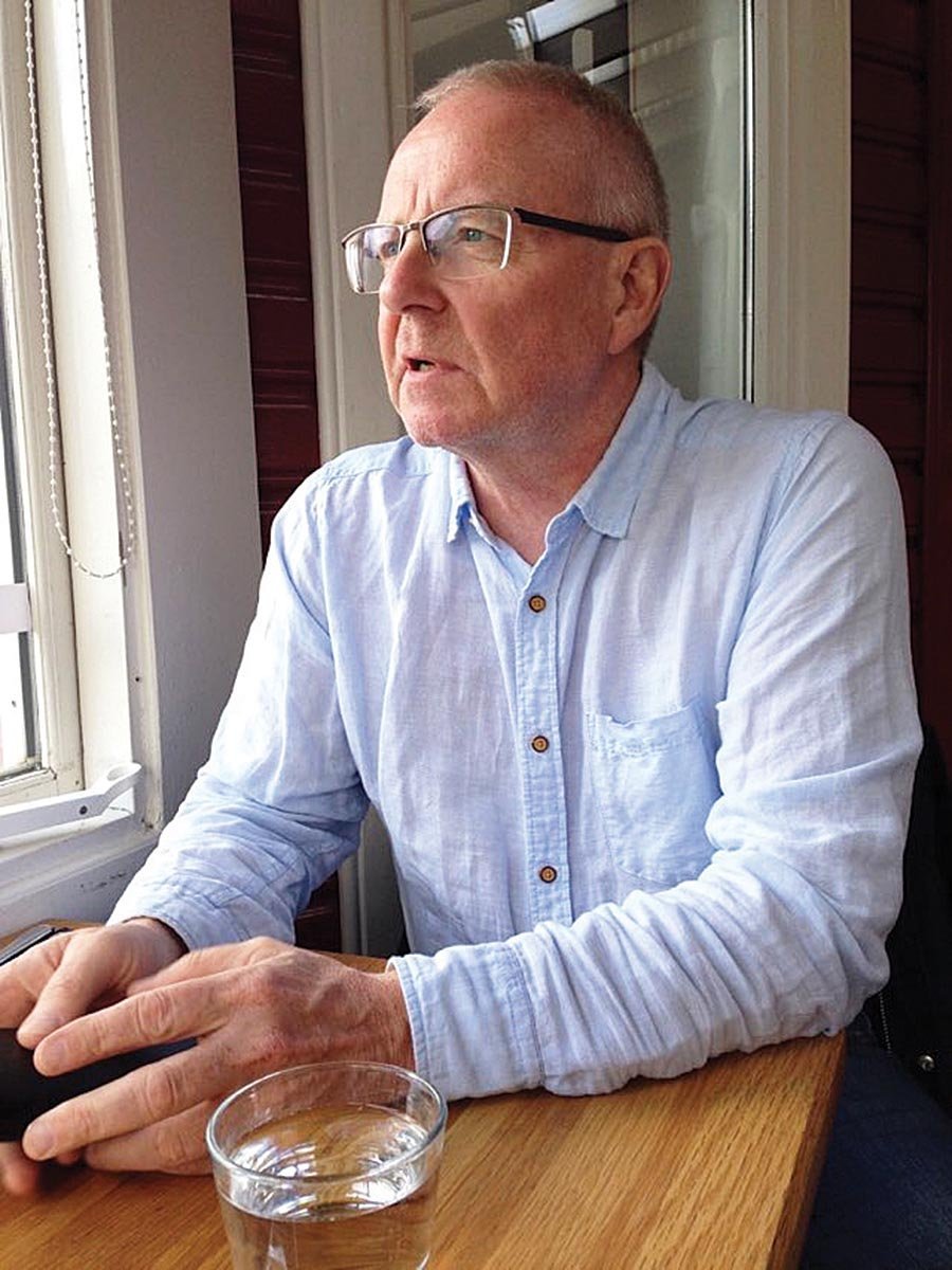 Skúli horfir út í húnvetnskan daginn. AÐSEND MYND