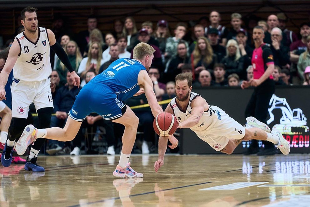 Einhver dómari í gamla daga hefði mögulega dæmt skutlu á Arnar. En það var þá. MYND: ©SIGURÐUR INGI