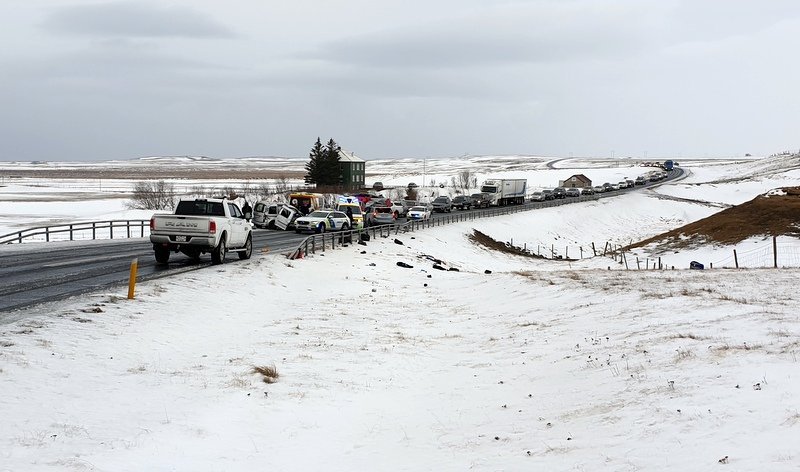 Mynd frá vettvangi umferðarslyss sem var við Stóru-Giljá fyrir stundu. Aðsend mynd.