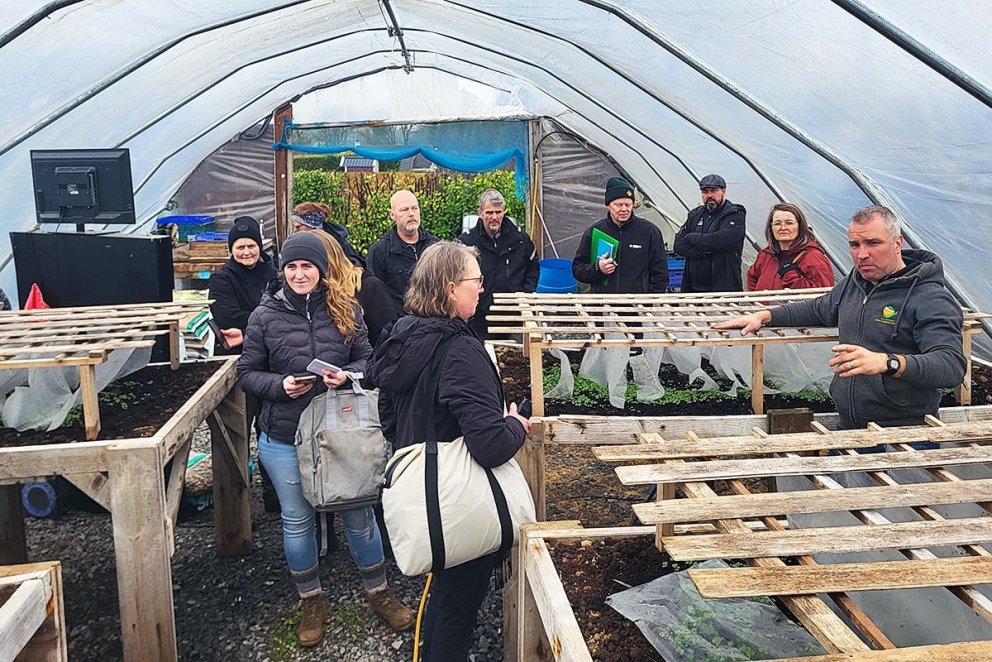 Sniglarækt til skoðunar. MYND AF SSNV.IS