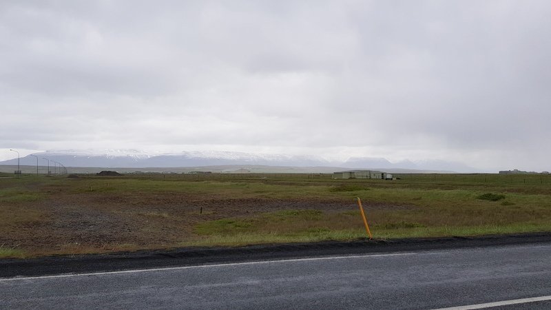 Það gránaði í fjöllum í nótt eins og sést á myndinni sem tekin var í morgun af fjallgarðinum austan Hérassðsvatna. Mynd: PF.