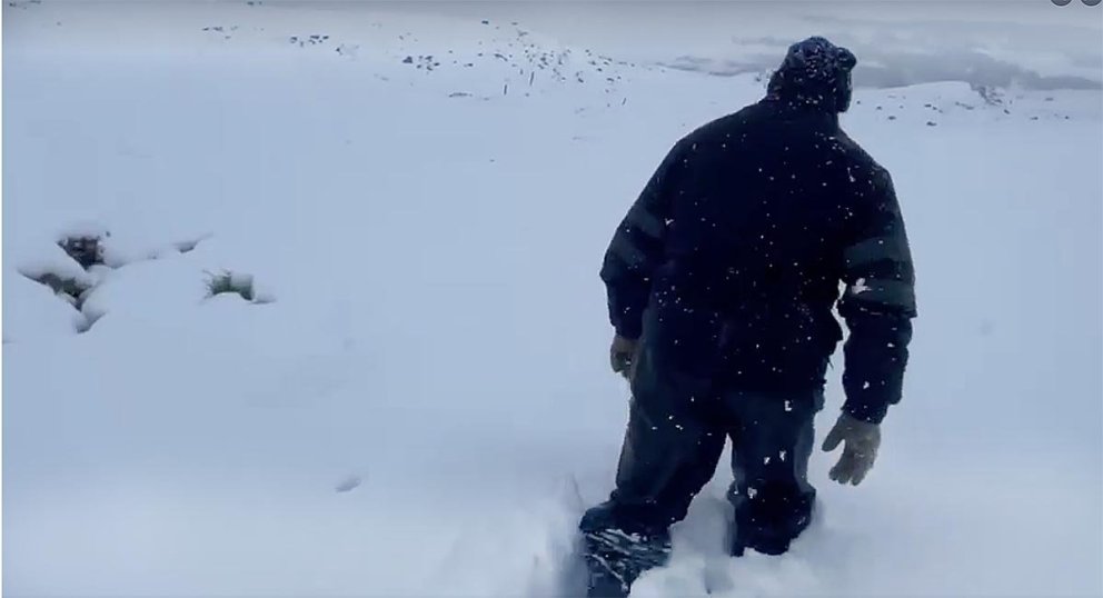 Eins og sést þá var töluverður snjór kominn í Fljótum í gær. Þessi mynd er tekin við bæinn Hvamm sem stendur talsvert hátt og snjór að líkindum meiri þar en víðast hvar. MYND: HALLDÓR GUNNAR
