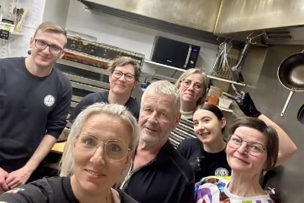 Úr eldhúsinu á Hard Wok Café í gær. SKJÁSKOT AF FB