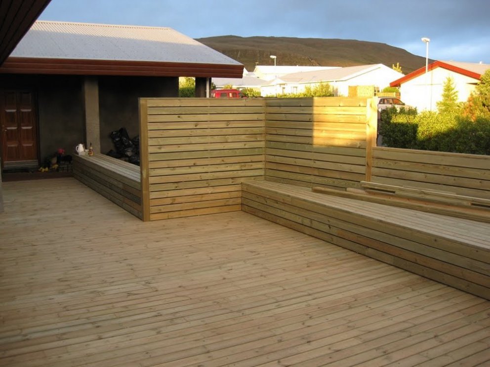 Svipaður sólpallur og heima hjá Konna. Mynd: Sælugarðar