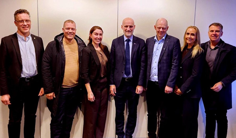 Stjórn SSNV ásamt framkvæmdastjóra og innviðaráðherra.