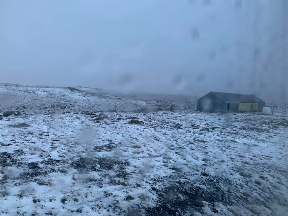 Svona var staðan við Álkuskála í morgun er gangnamenn vöknuðu í dagrenningu. Mynd: Jón Gíslason.