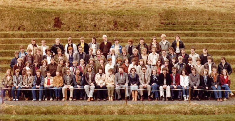Starfsfólk og nemendur skólans vorið 1980. Mynd: fnv.is