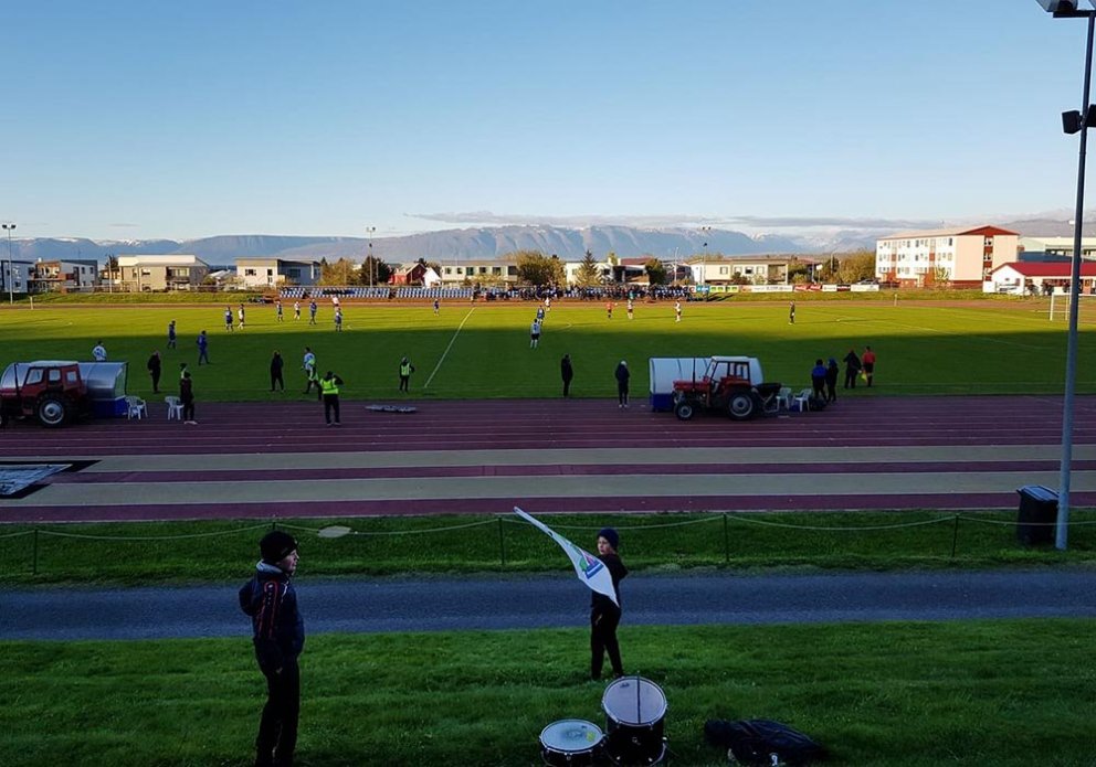 Trommusett og alles á Sauðárkróksvelli í gærkvöldi en allt kom fyrir ekki. MYND: PF