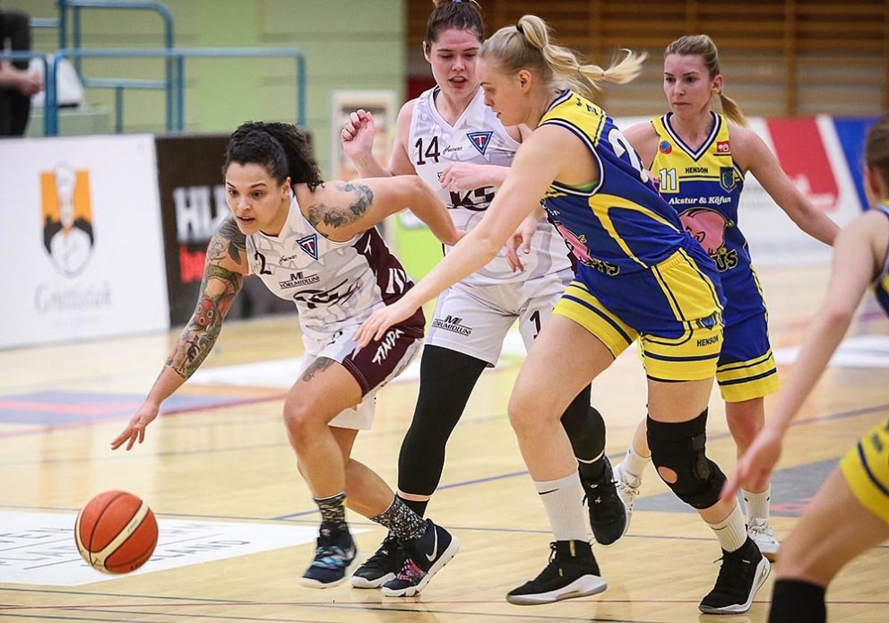 Tess og Kristín Halla í baráttunni gegn Fjölni. MYND: HJALTI ÁRNA