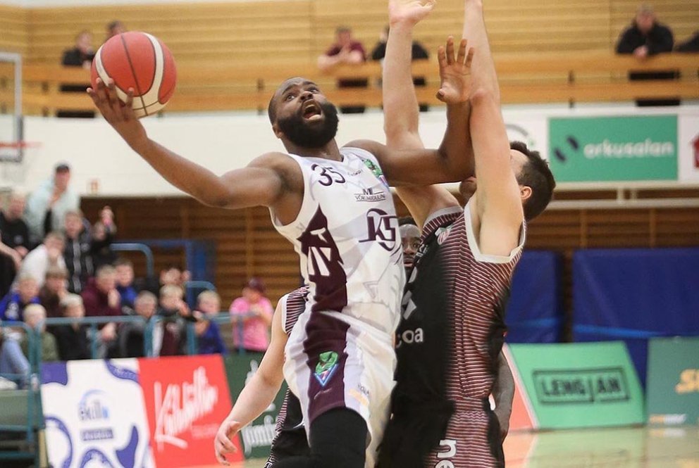 Keyshawn Woods, nýr Kani Stólanna, með takta í sókninni í gærkvöldi. MYND: HJALTI ÁRNA