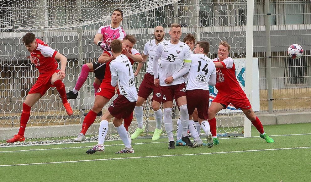 Stólarnir verjast. Myndin er frá því í fyrstu umferð þegar þeir lögðu lið Uppsveita.. MYND: ÓAB