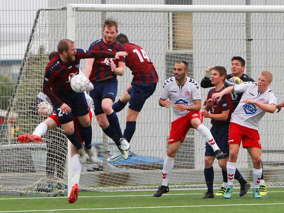 Vörn Tindastóls í loftköstum á lokaandartökum leiksins. MYND: ÓAB