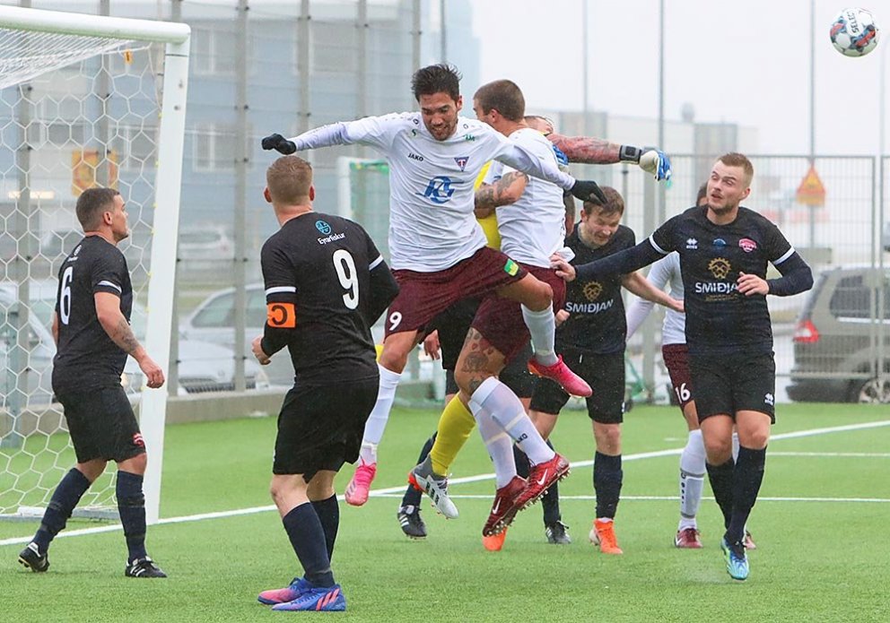 Hornspyrna að marki gestanna í dag. Ekki sú eina. MYND: ÓAB