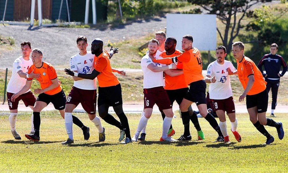 Úr leik Tindastóls og Þróttar frá því fyrr í sumar. Sá leikur endaði með 2-2 jafntefli. MYND: ÓAB