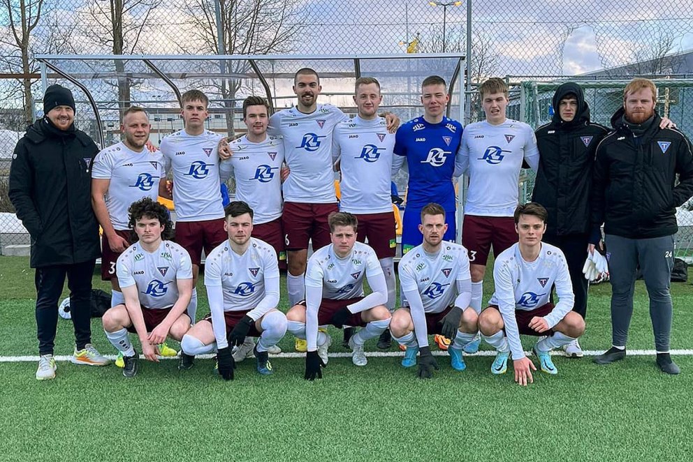 Tindastólsmenn kátir á Greifavellinum. MYND: LEE ANN