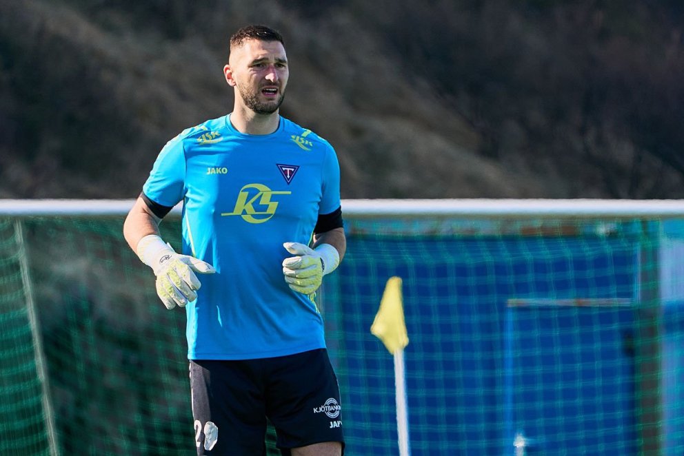 Nikola hélt búrinu tandurhreinu í dag. MYND: SIGURÐUR INGI