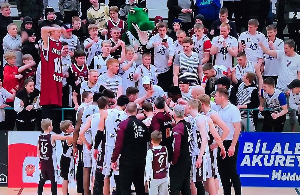 Stólarnir og stúkan. SKJÁMYND AF STÖÐ2SPORT