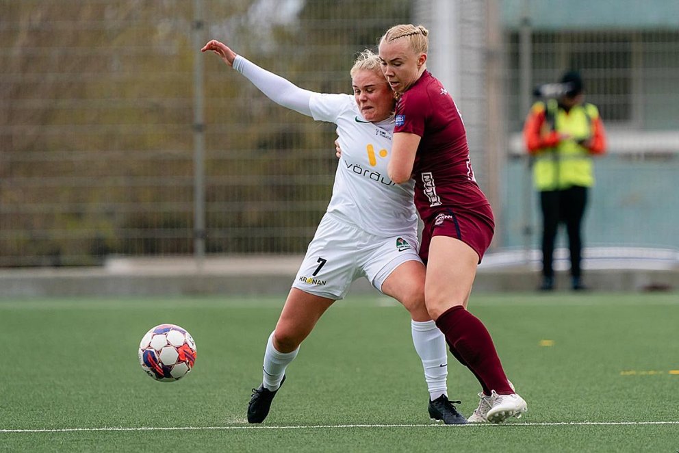 María Dögg og Agla Maria berjast um boltann í leiknum í dag. MYND: SIGURÐUR INGI