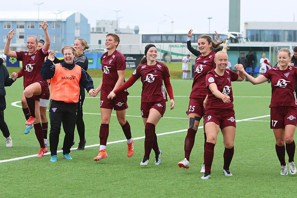 Sigurinn var sætur og vel fagnað í leikslok. MYND: ÓAB