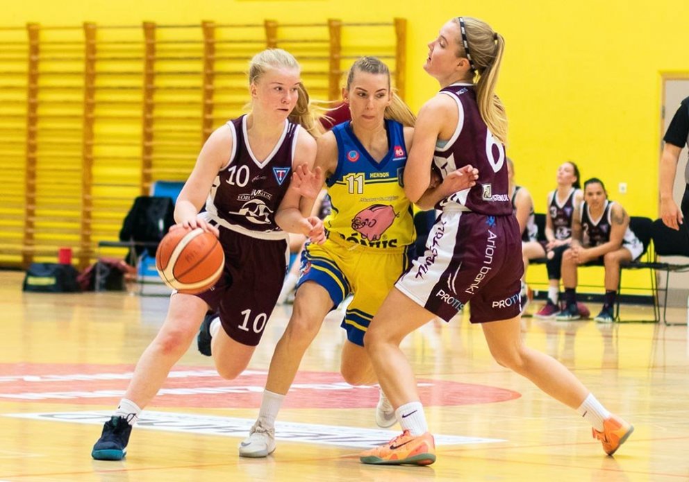 Úr leik Fjölnis og Tindastóls á laugardag. MYND AF KARFAN.IS