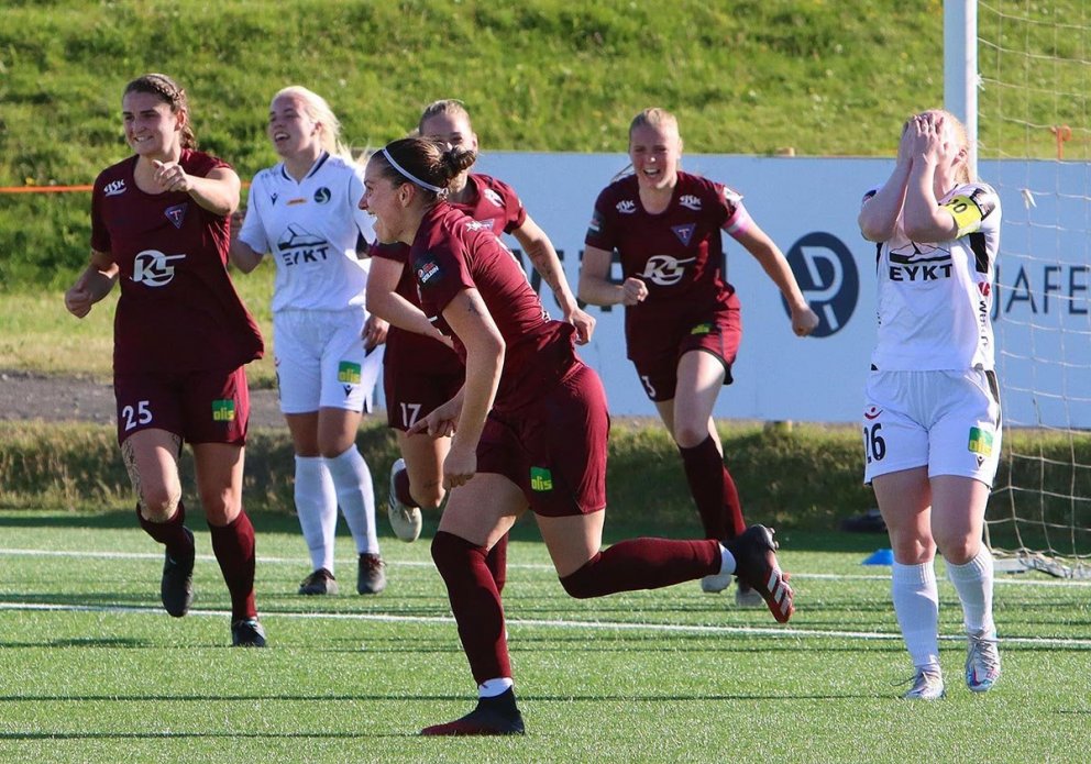 Laura Rus fagnar sigurmarki sínu í leiknum. MYNDIR: ÓAB