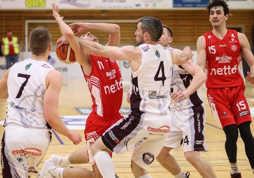 Þórsarar komust hvorki lönd né strönd í kvöld. Hér stöðvar Axel Srdan Stojanovic. MYND: HJALTI ÁRNA