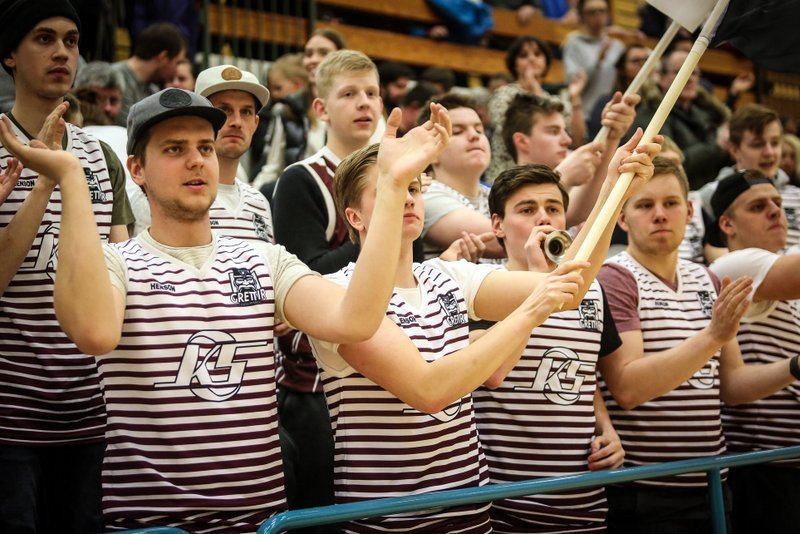 Stuðningssveitin Grettir stóð sína plikt með miklum ágætum eins og svo oft áður. Mynd: Hjalti Árna