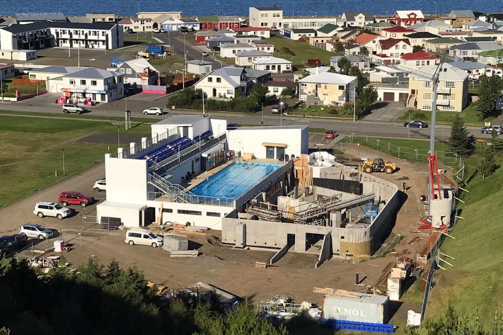 Svona leit Sundlaug Sauðárkróks út í sumarblíðunni 16. ágúst síðastliðinn. MYND: ÓAB